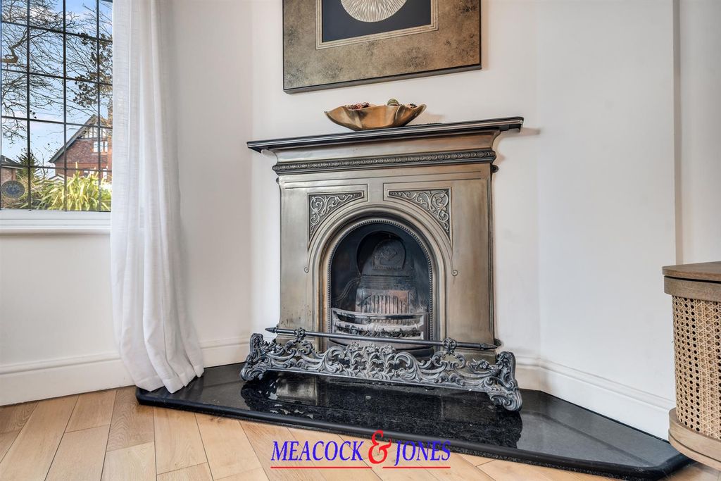 Additional image 5 of 5 bed detached house for saleMount Avenue, Hutton Mount, Brentwood CM13