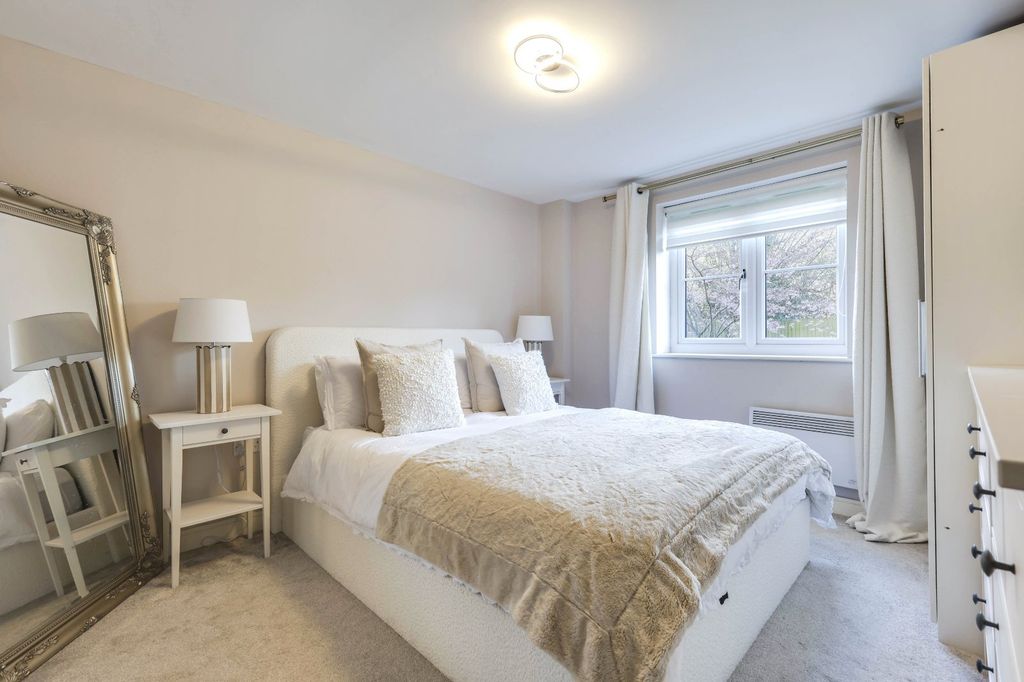 Additional image 5 of 2 bed flat for saleWaterside View, Harrogate Road, Bradford, West Yorkshire BD10
