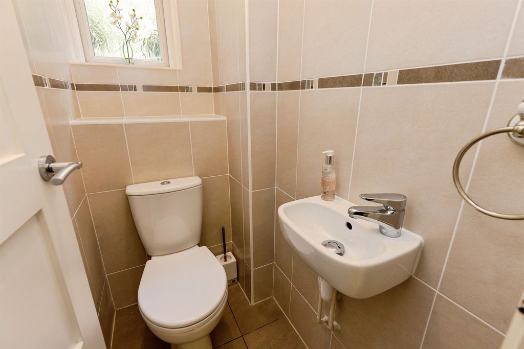 Additional image 9 of 2 bed flat for saleBranksome Wood Road, Bournemouth BH2