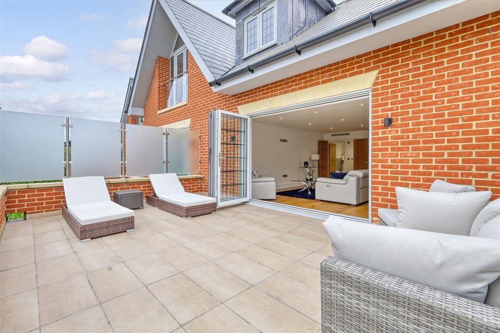 Additional image 18 of 2 bed flat for sale41 Shenfield Road, Shenfield, Brentwood CM15