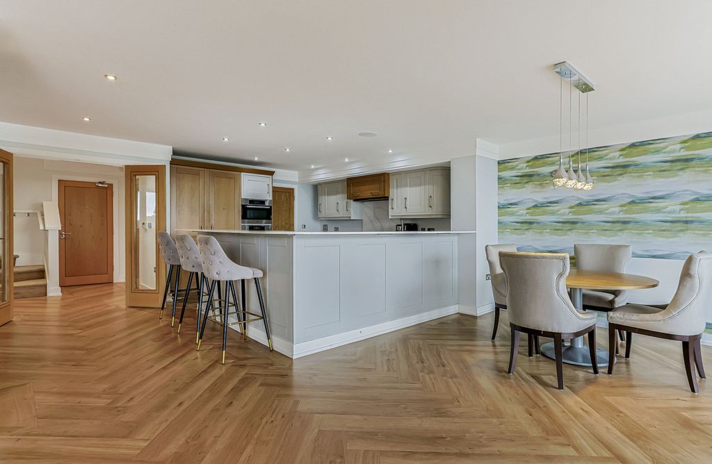 Additional image 4 of 3 bed flat for saleAlipore Close, Poole BH14