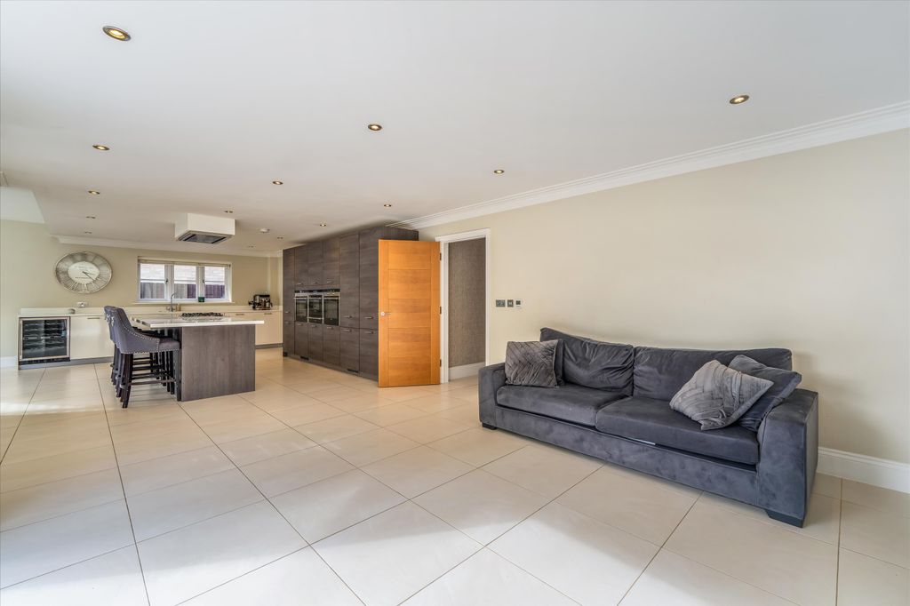 Additional image 2 of 7 bed detached house for saleTilehurst Lane, Binfield, Bracknell, Berkshire RG42