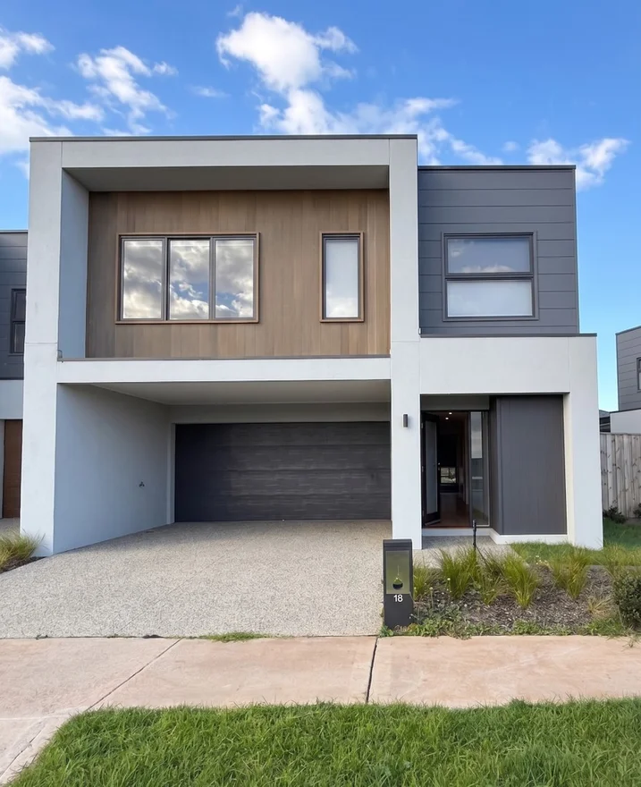 18 NEWFOUNDLAND CIRCUIT, Bonnie Brook VIC 3335