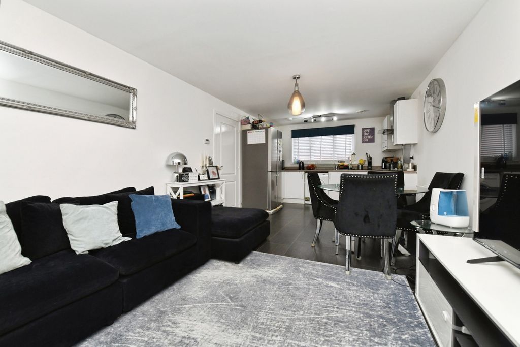 Additional image 11 of 2 bed flat for saleBadger Mount, Braintree, Essex CM7