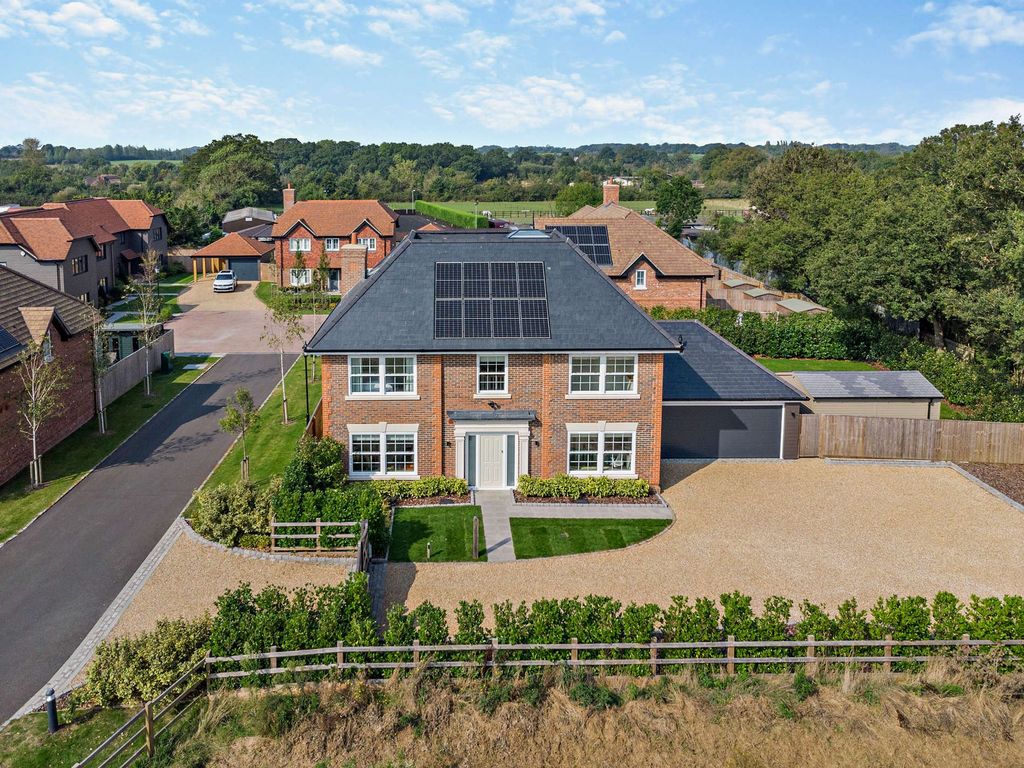 5 bed detached house for saleMoat Farm Close, Winkfield SL4