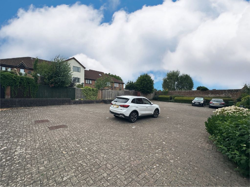 Additional image 7 of 1 bed flat for saleFlat, The Manor House, High Street, Newnham GL14