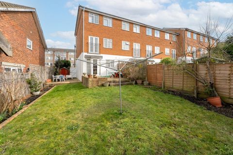 St. James Road, Sutton SM1