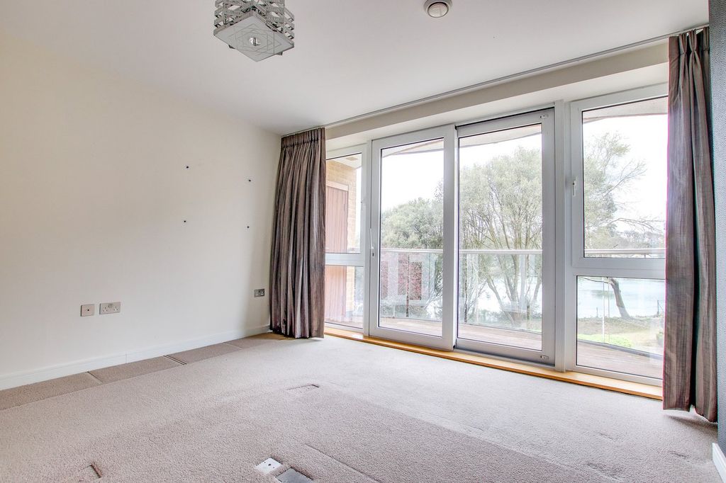 Additional image 8 of 2 bed flat for saleAlmansa Way, Lymington SO41