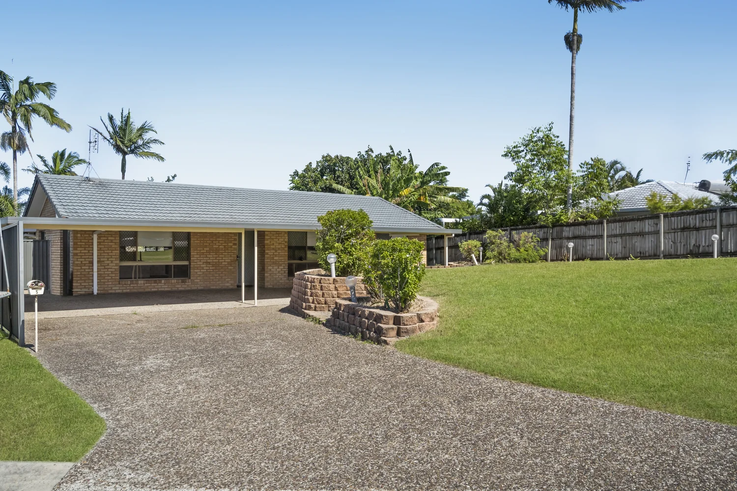 5 Dearne Place, Carrara QLD 4211