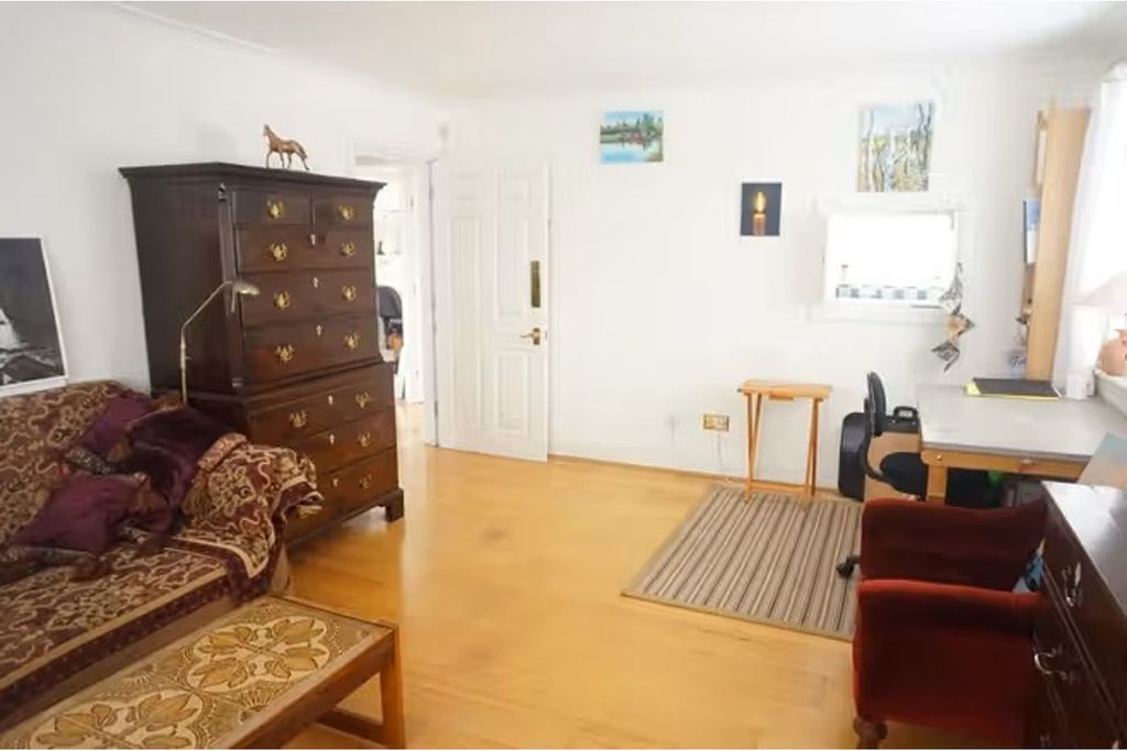 Additional image 3 of 2 bed flat for saleGroves Close, Bourne End SL8