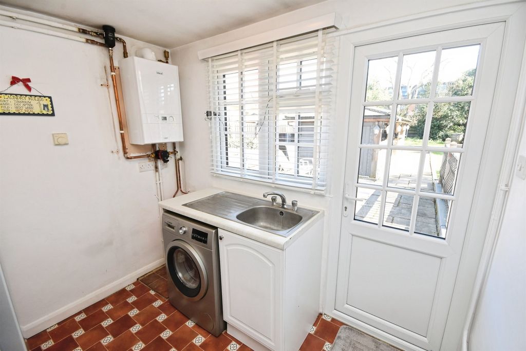 Additional image 12 of 6 bed detached house for saleSt. Peters Close, Braintree CM7