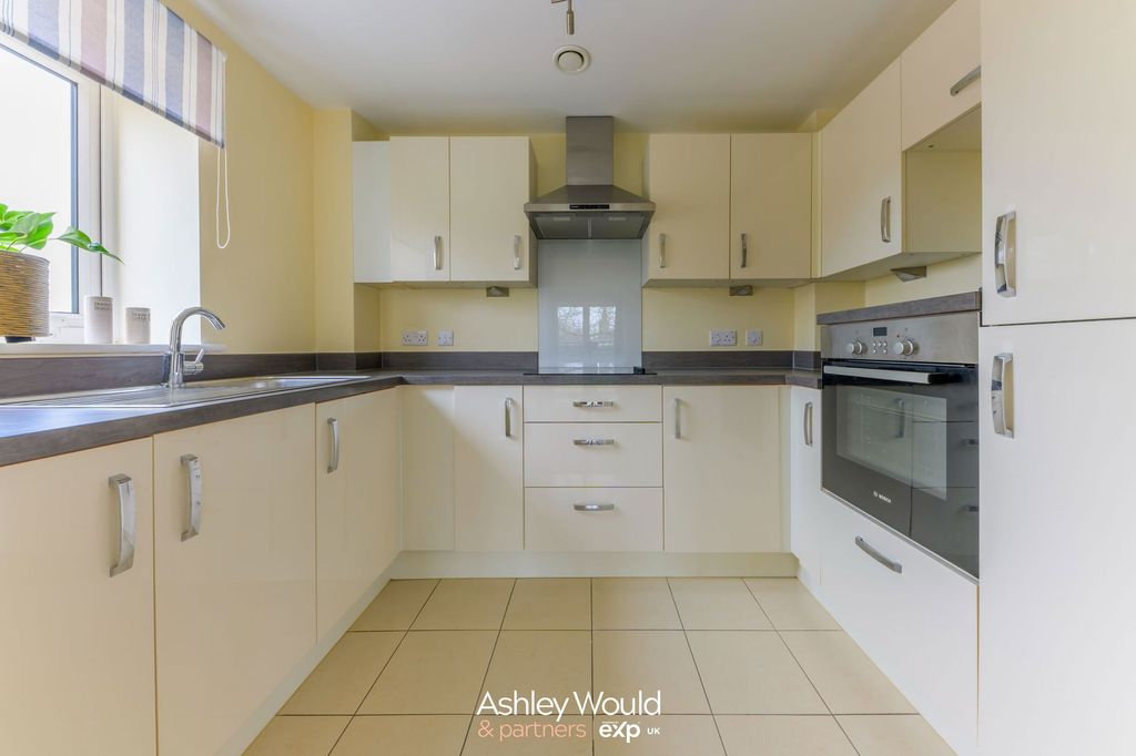 2 bed flat for saleRecreation Road, Bromsgrove B61 photo 4