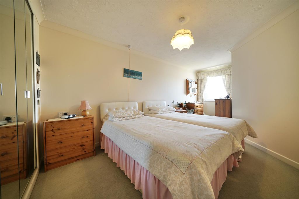 Additional image 4 of 1 bed flat for saleCommercial Road, Weymouth DT4