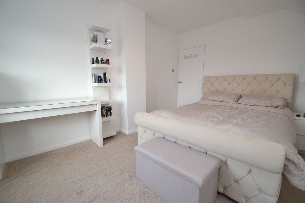 Additional image 13 of 3 bed chalet for saleBrackendale Avenue, Bradford BD10