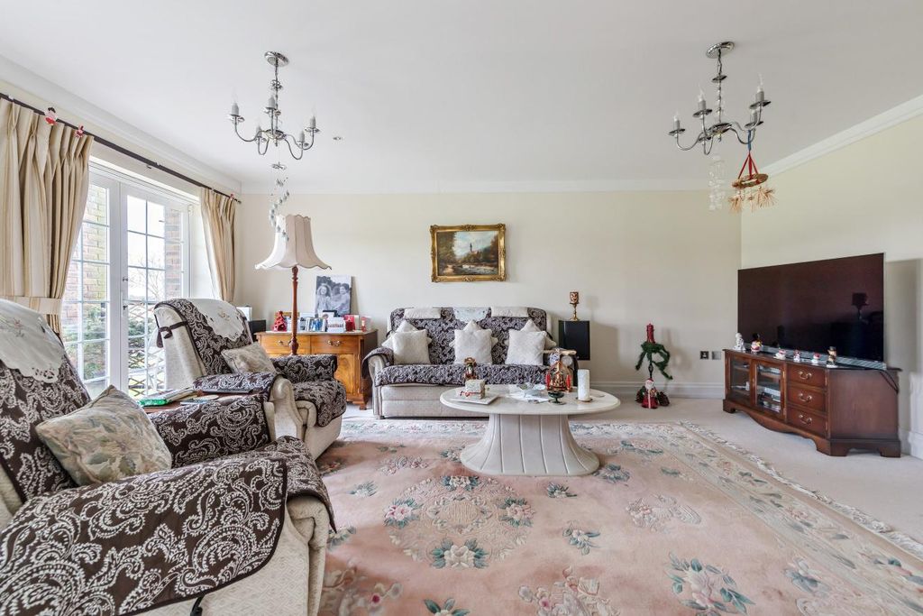 Additional image 11 of 3 bed flat for saleWest Common Road, Hayes, Kent BR2