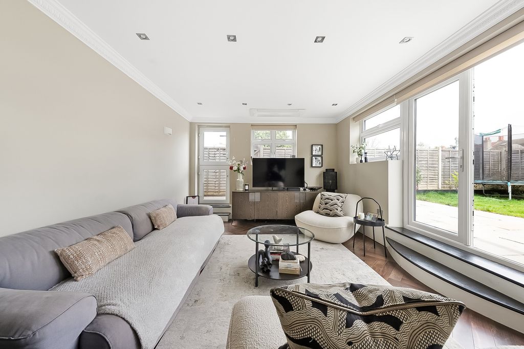 Additional image 15 of 3 bed flat for salePalace Grove, Bromley BR1