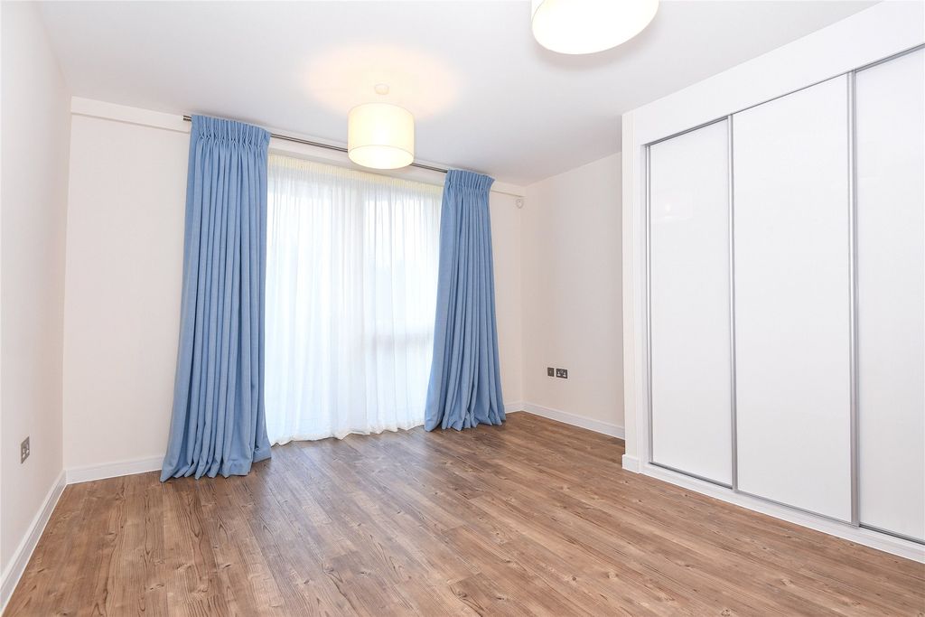 Additional image 8 of 1 bed flat for saleLymington, Hampshire SO41