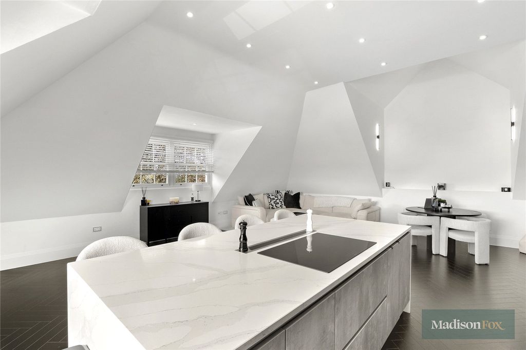 Additional image 12 of 3 bed flat for saleManor Road, Chigwell, Essex IG7