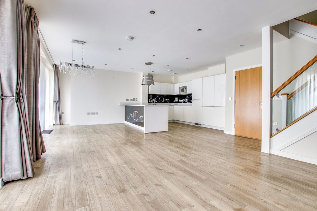 Additional image 2 of 2 bed flat for saleAlmansa Way, Lymington SO41