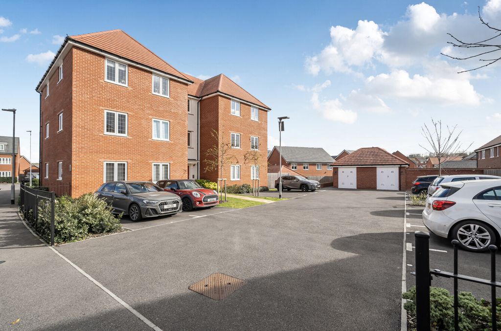 Additional image 16 of 2 bed flat for saleWalton Heath, Binfield, Bracknell RG42