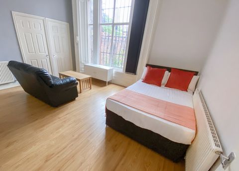 Upper Parliament Street L8, Room to rent