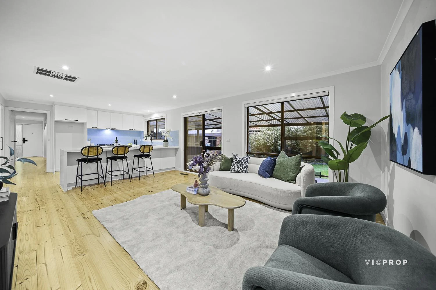 32 Cunningham Drive, Mill Park VIC 3082 photo 2