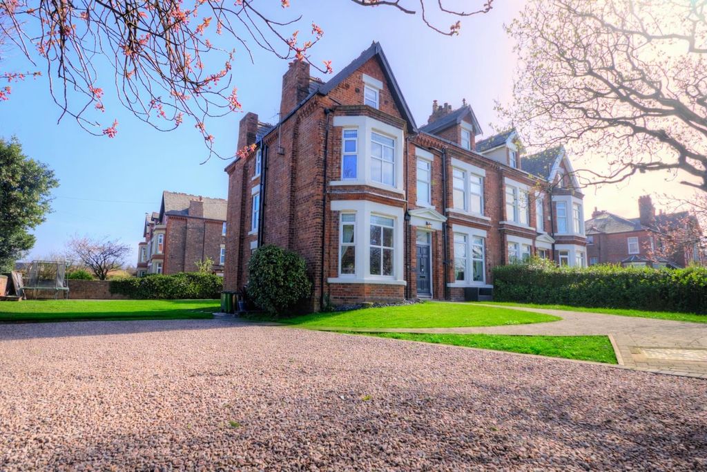 8 bed semi-detached house for saleMerrilocks Road, Blundellsands L23