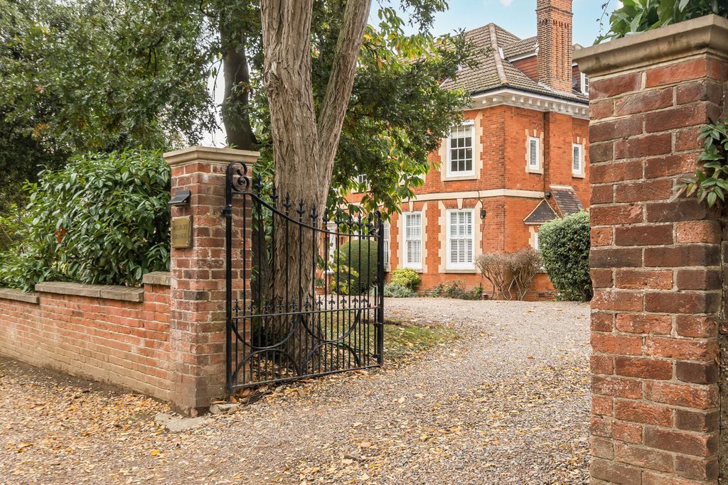 Additional image 16 of 3 bed flat for saleMavelstone Road, Bromley BR1