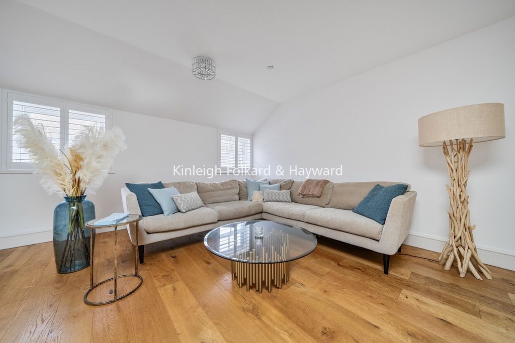 Additional image 6 of 2 bed flat for saleWilloughby Lane, Bromley BR1