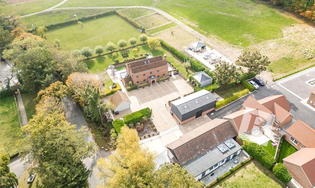 5 bed detached house for saleWeald Park Way, South Weald, Brentwood, Essex CM14
