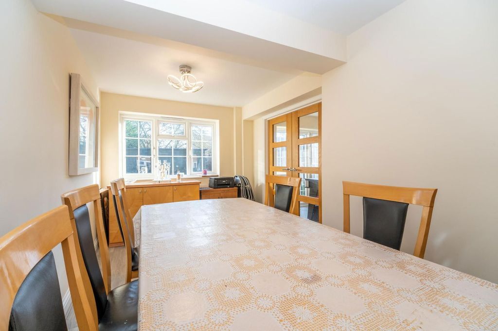 Additional image 5 of 6 bed detached house for saleTilehouse Close, Borehamwood WD6