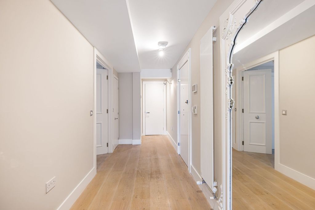 Additional image 7 of 2 bed flat for saleThameside, Henley-On-Thames RG9