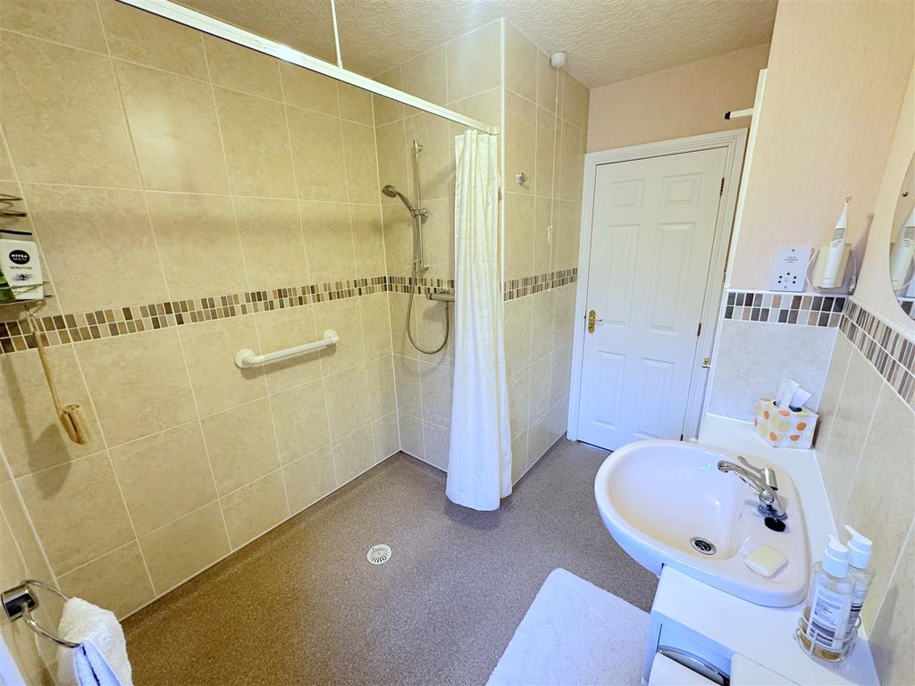 Additional image 26 of 3 bed detached bungalow for saleHoward Gardens, Brampton CA8