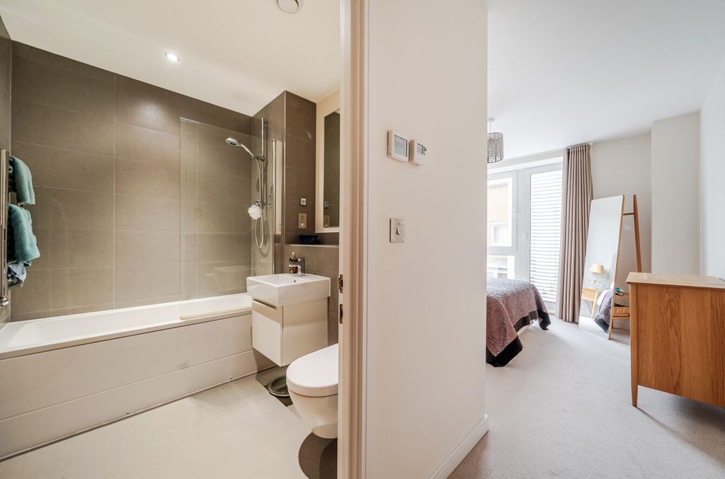 Additional image 10 of 2 bed flat for saleAlmansa Way, Lymington SO41