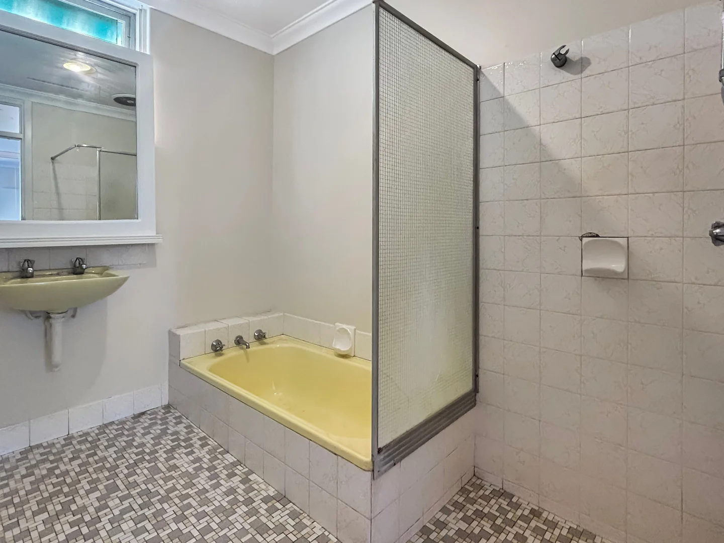 Additional image 12 of 27 Banksia Rd, Camillo WA 6111