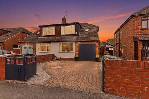 Manston Approach, Leeds LS15