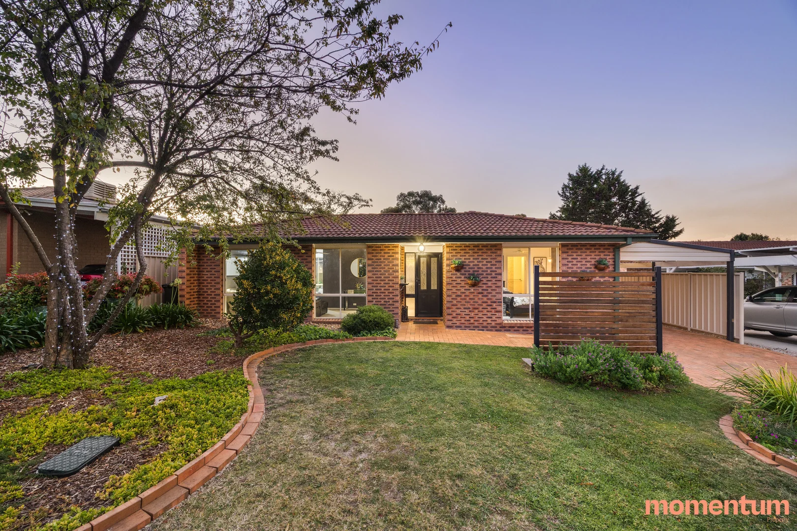 11 Moon Place, Gordon ACT 2906 photo 2