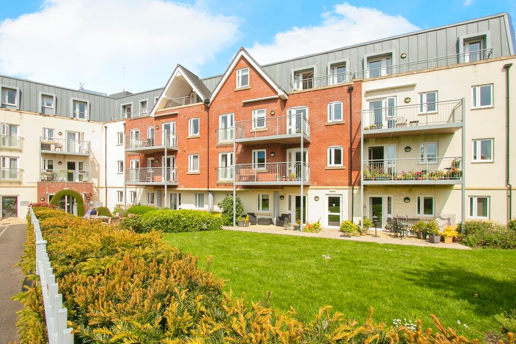 2 bed flat for saleMacaulay Road, Broadstone, Dorset BH18