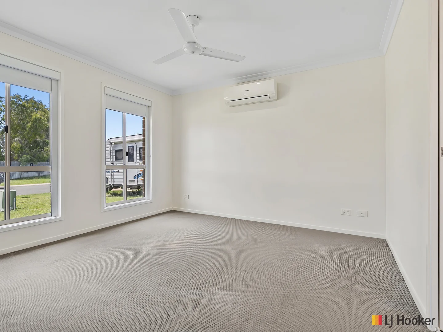 4 Stark Place, Gracemere QLD 4702 photo 2