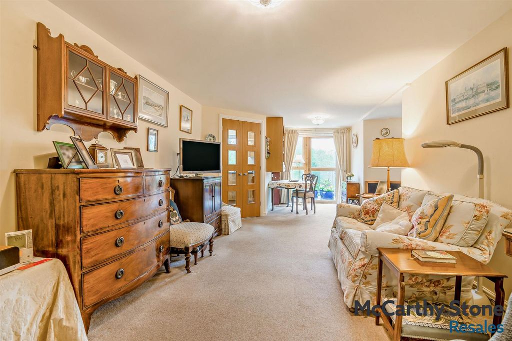 Additional image 3 of 2 bed flat for saleEllisfields Court, Mount Street, Taunton TA1