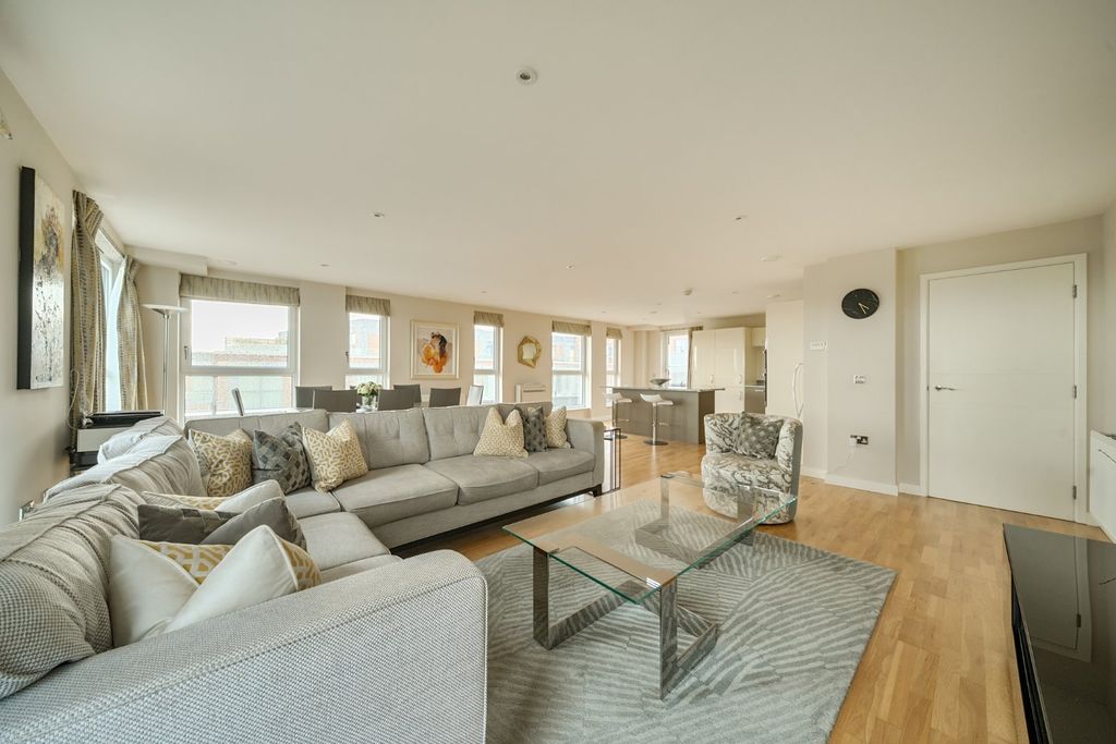 Additional image 8 of 4 bed flat for saleLighterage Court, High Street TW8