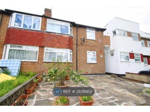 Deer Park Gardens, Morden / Mitcham CR4