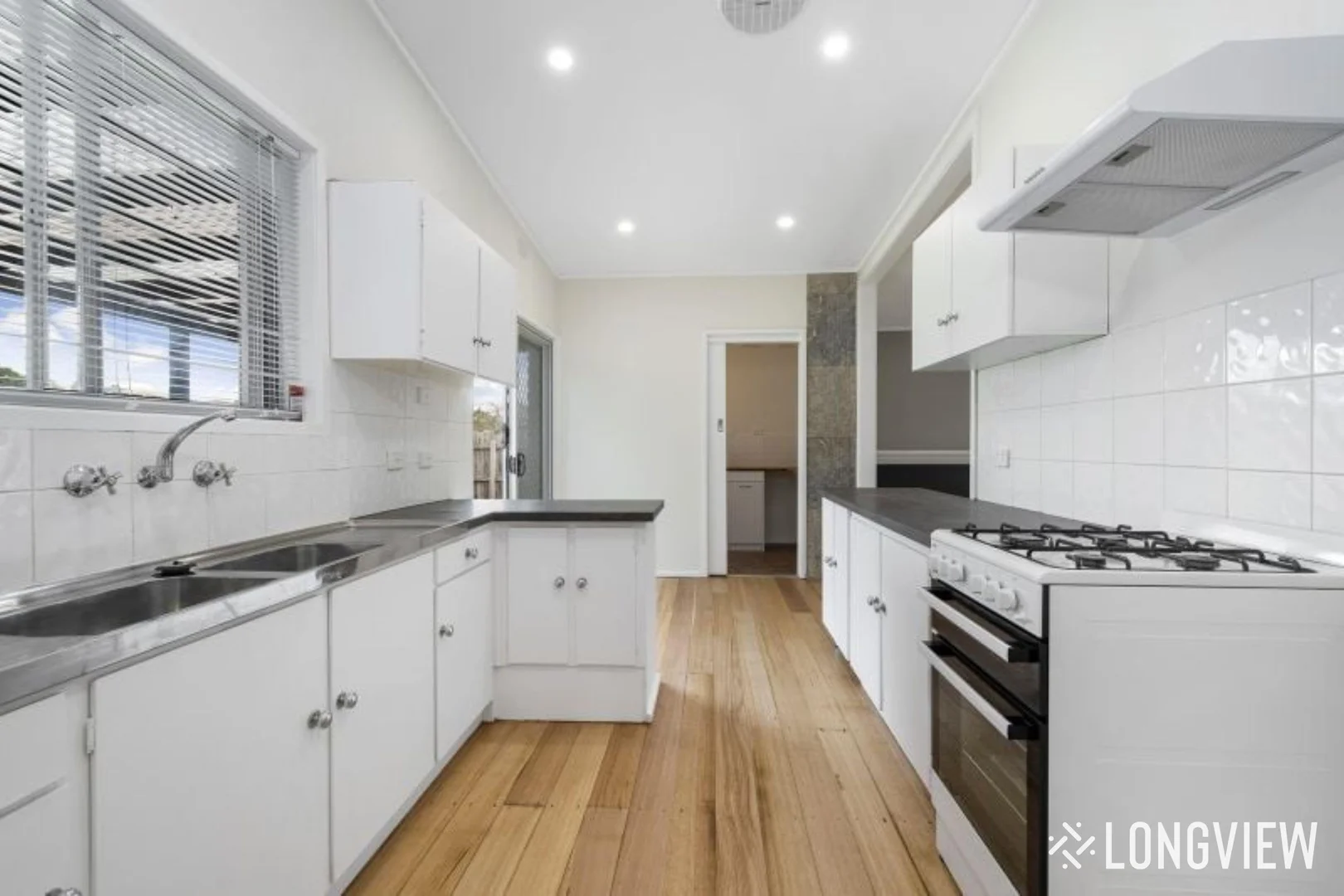 2 Abor Court, Frankston VIC 3199 photo 2