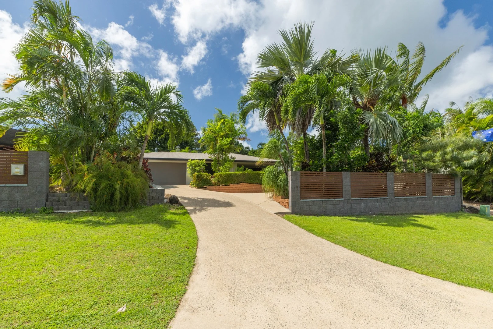 53 Country Road, Cannonvale QLD 4802