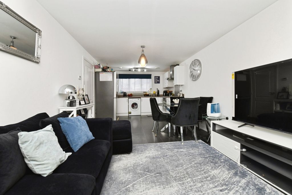 Additional image 2 of 2 bed flat for saleBadger Mount, Braintree, Essex CM7