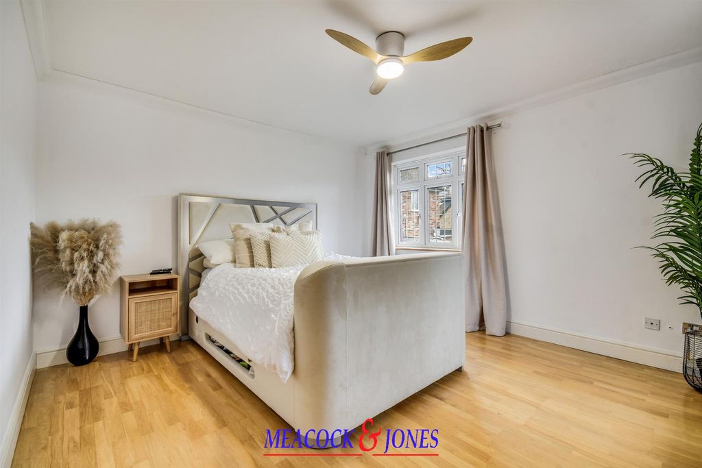 Additional image 21 of 5 bed detached house for saleMount Avenue, Hutton Mount, Brentwood CM13