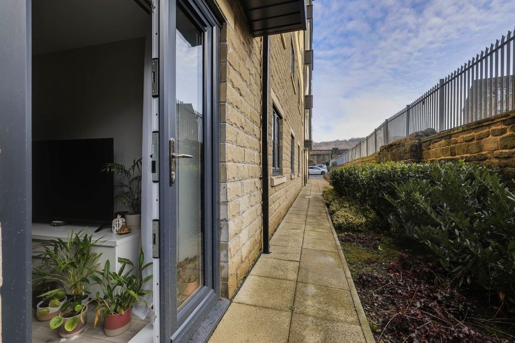 Additional image 7 of 1 bed flat for saleHarrogate Road, Bradford, West Yorkshire BD10