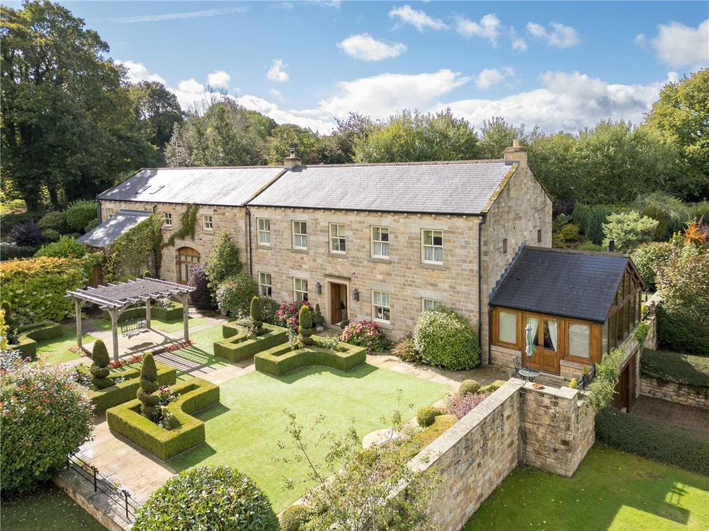 5 bed detached house for saleFelliscliffe, Near Harrogate, North Yorkshire HG3
