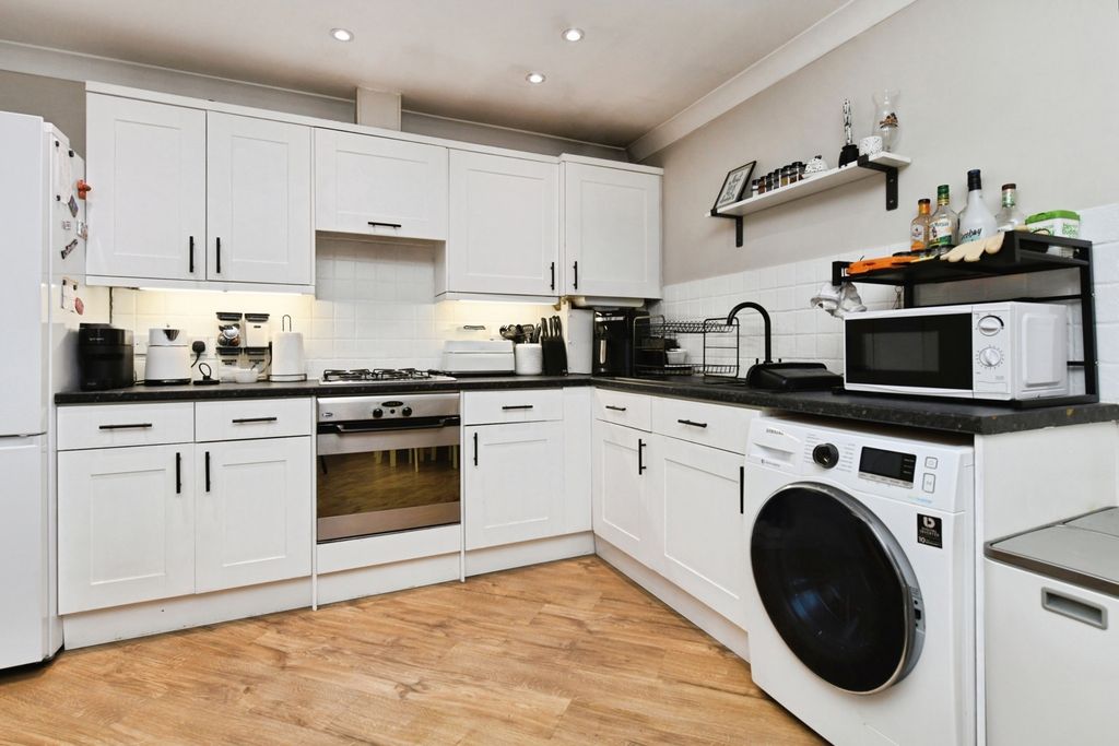 Additional image 6 of 2 bed flat for saleClockhouse Way, Braintree, Essex CM7