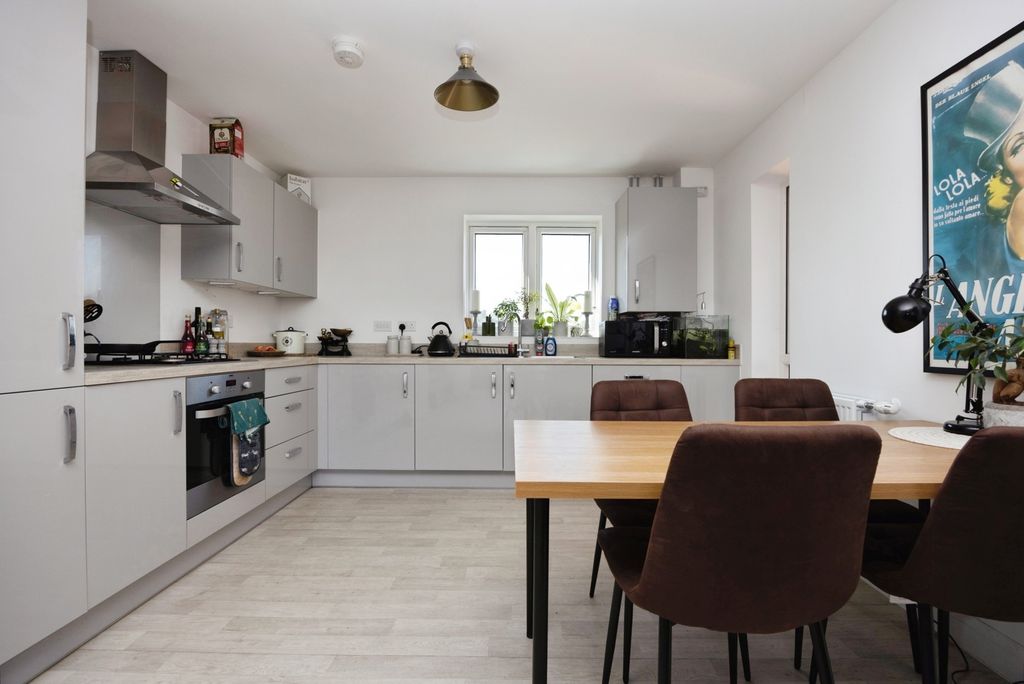 Additional image 2 of 2 bed flat for saleLouisburg Avenue, Bordon, Hampshire GU35